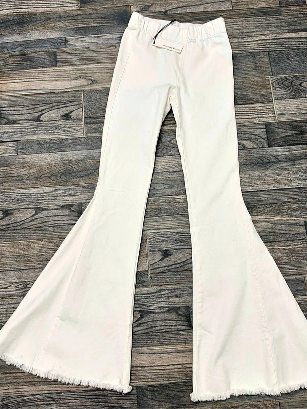 Newbury Kustom Women'Small Flare Jeans in White Size Small NWT